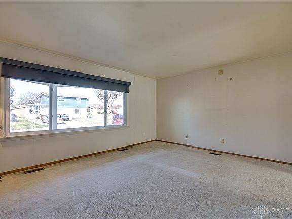 5th image of 3686 Hermosa Dr
