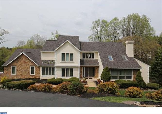 1st image of 32 Lakewood Cir
