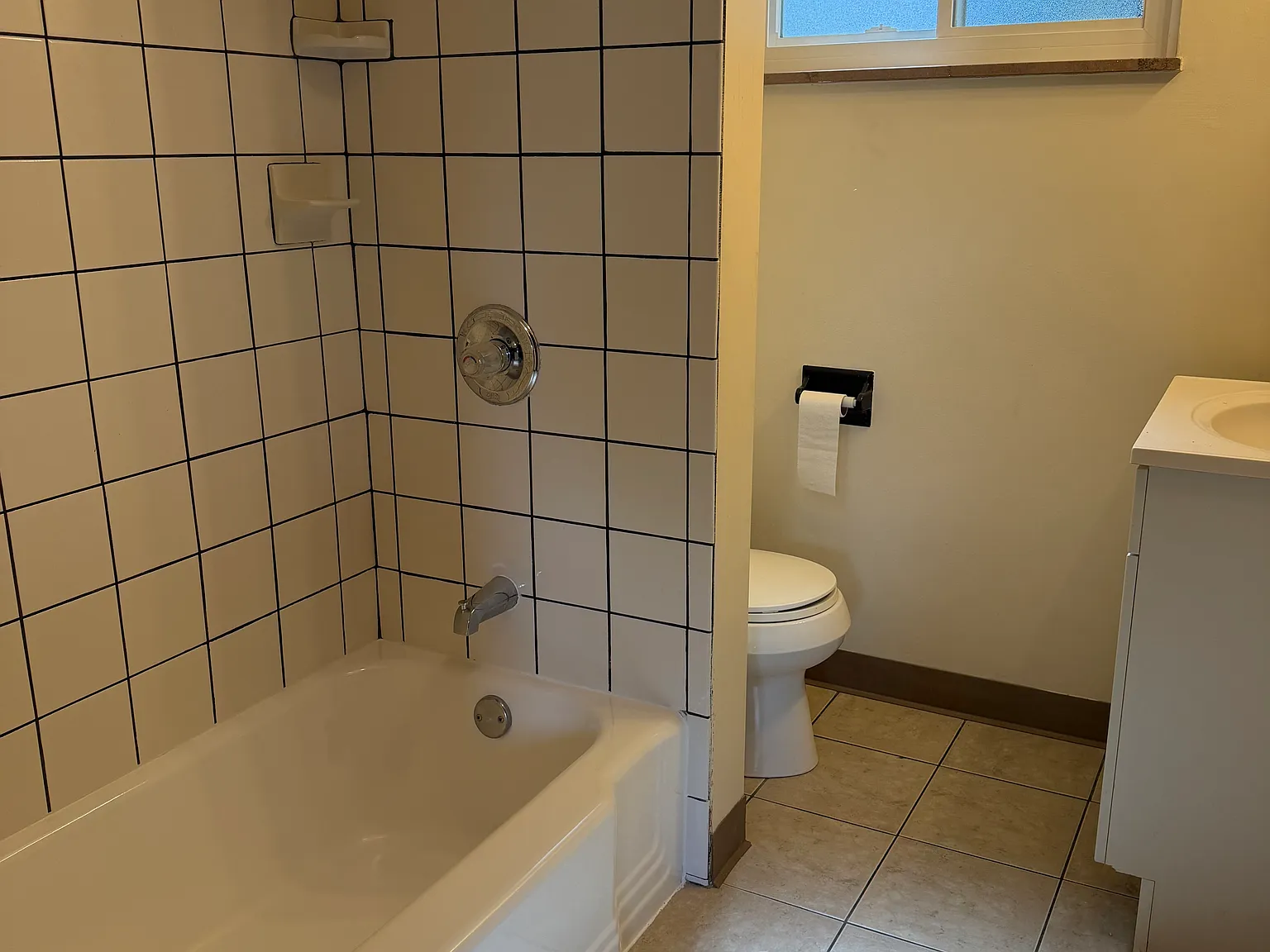2 bed, 750 sqft, $1,050 — Photo 3