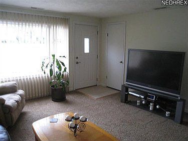 2nd image of 1894 Hillsdale Dr