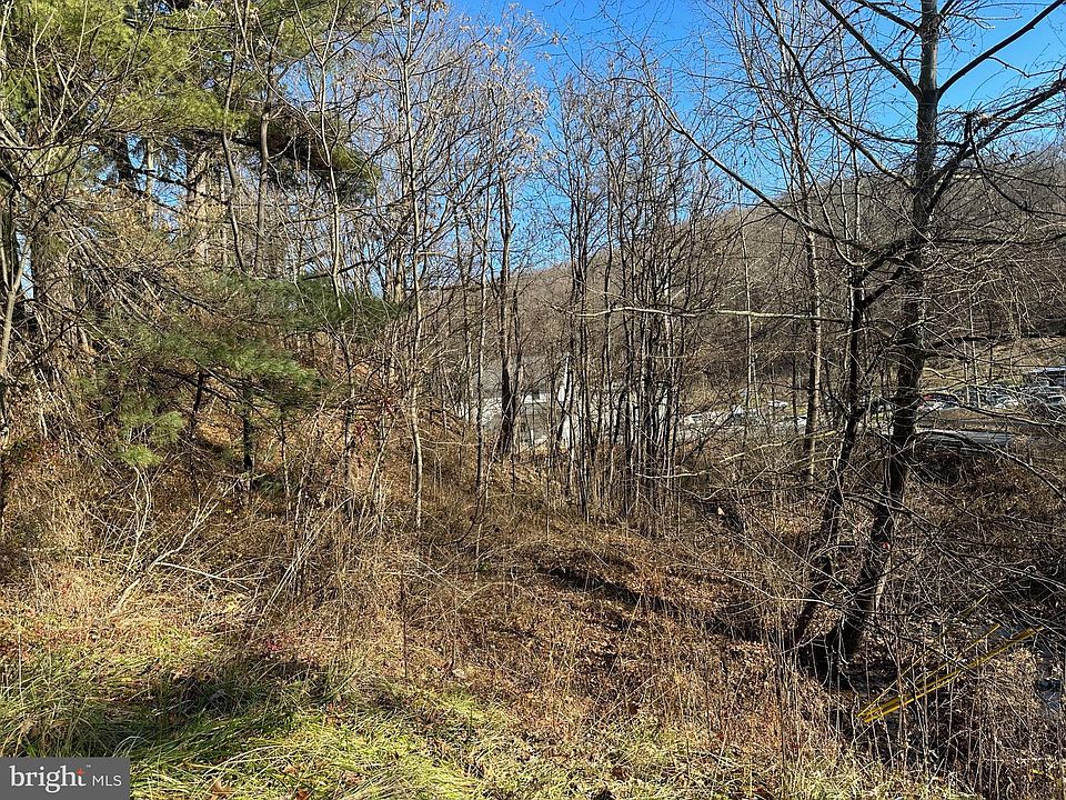 2nd image of 909 Greenbag Rd