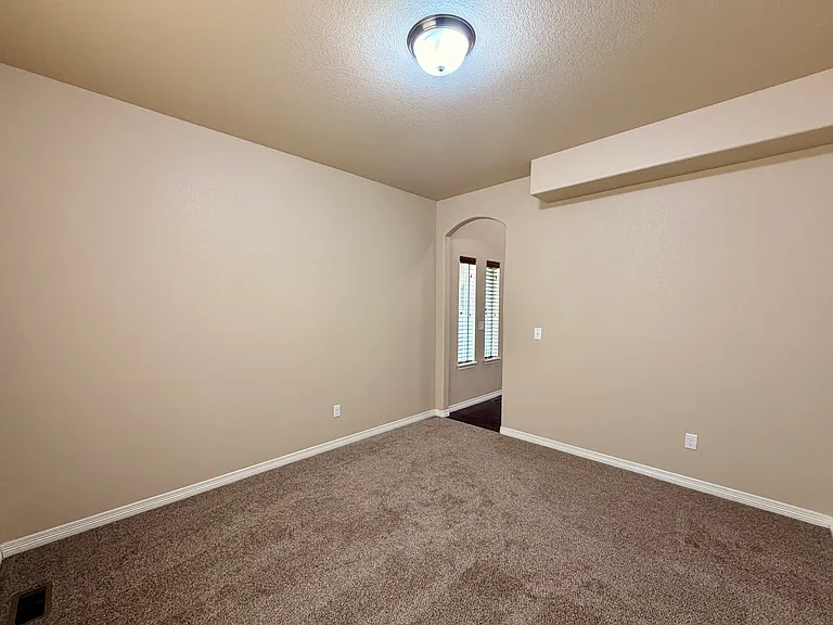 2760 Bridle Dr — Photo 35
