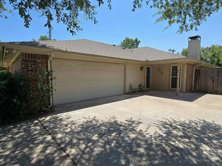 215 Mountainview Dr — Photo 1