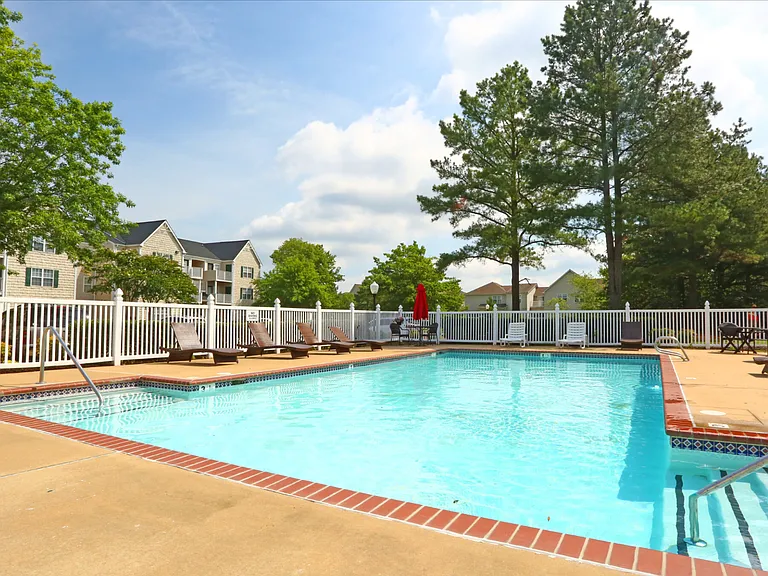 Taylor Pointe Apartments — Photo 21