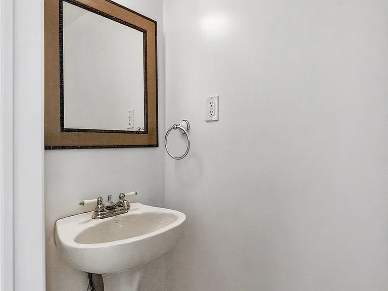 8 Toscana Dr — Photo 21