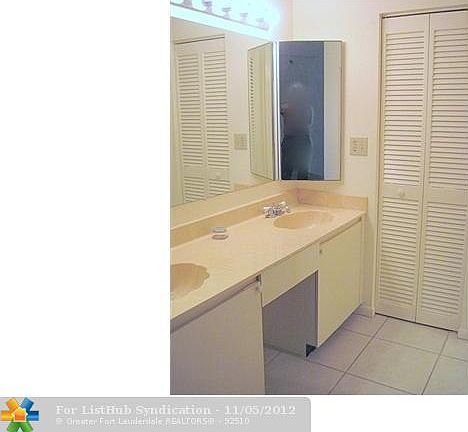 4th image of 8245 NW 70th St