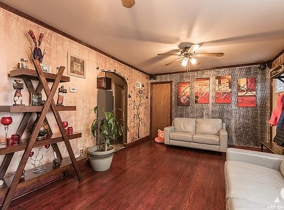 4th image of 7946 Newland Ave
