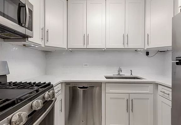 3rd image of 420 E 72nd St APT 3D