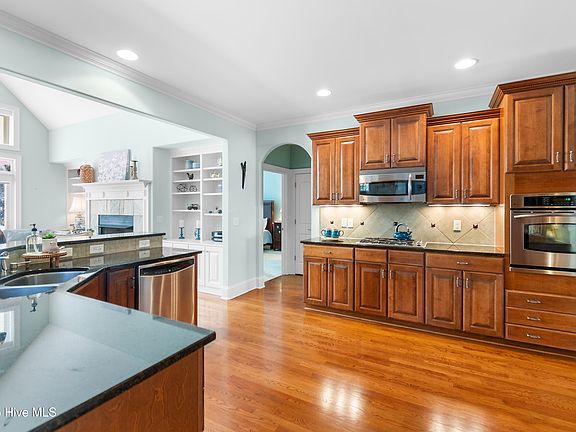 4th image of 2781 Cedar Crest Dr