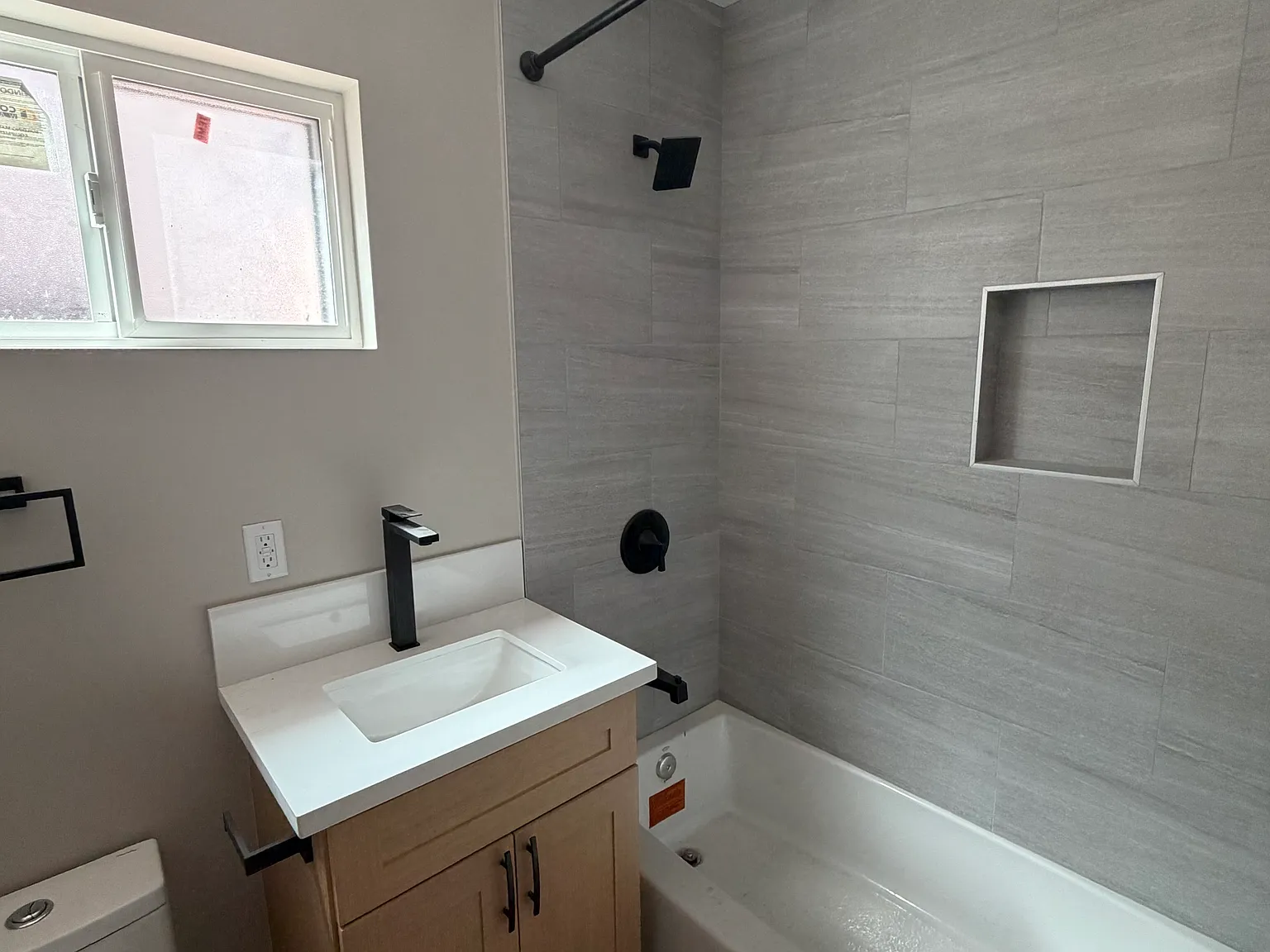 2 bed, 850 sqft, $2,299 — Photo 4