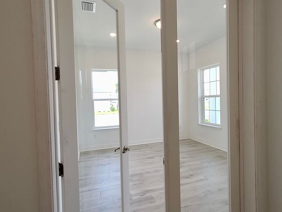 3rd image of 226 BLACKBIRD Lane