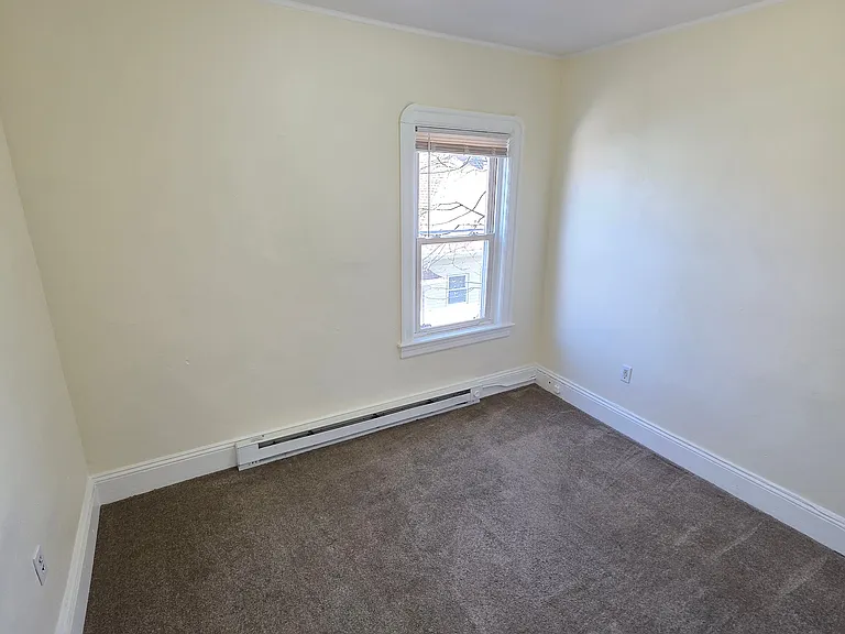 177 Oriole Ave 2ndFlr 2B/1B Carpet SSAppliances PetsOK DblParlor — Photo 7