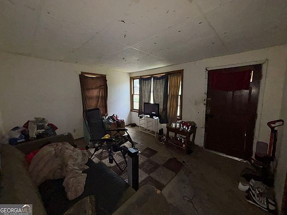2nd image of 2402 Clifton Springs Rd