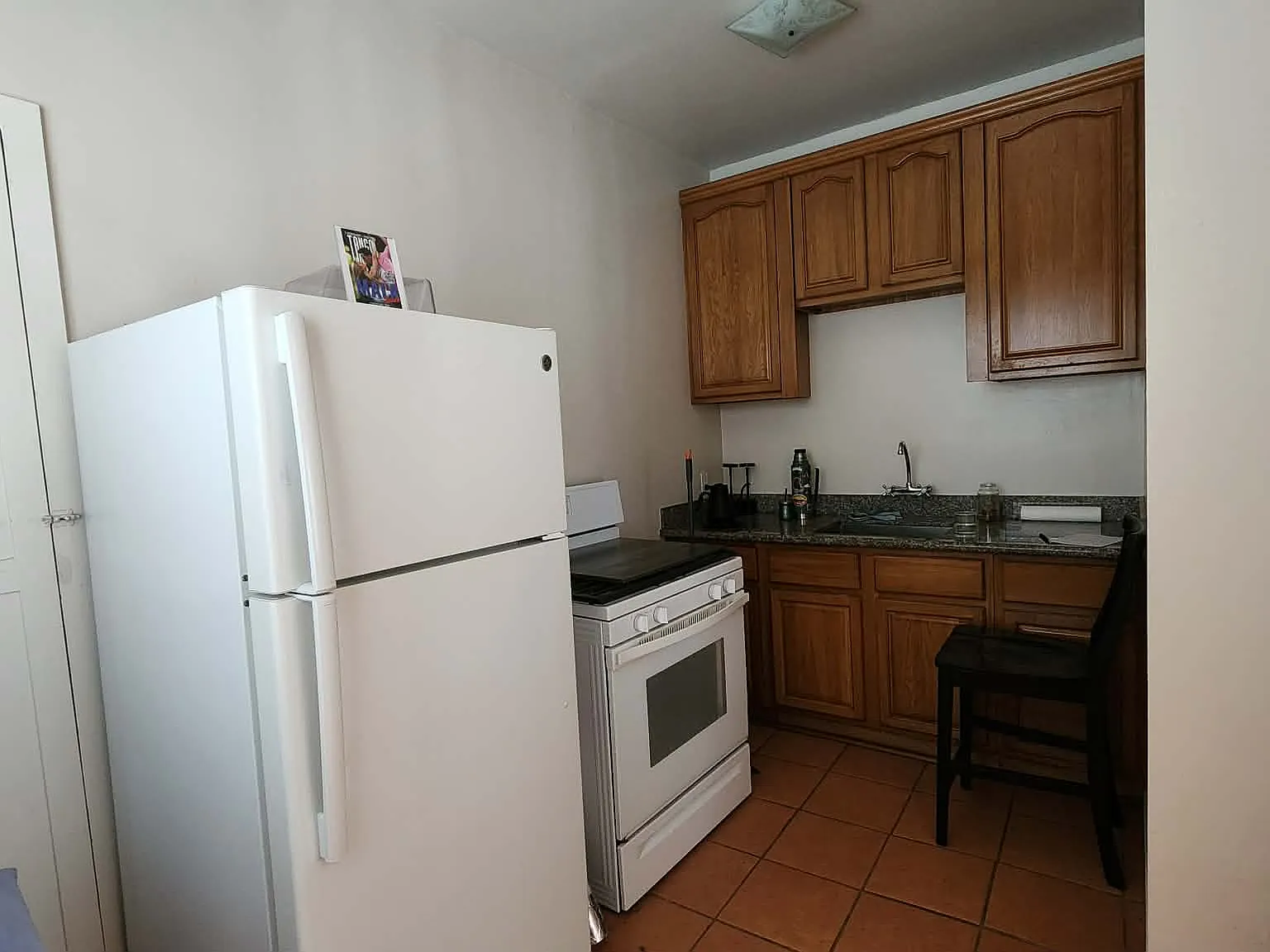 226 E 15th St — Photo 2