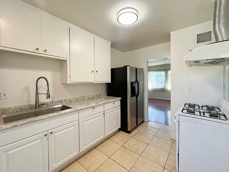 325 N Garfield Ave #H — Photo 6