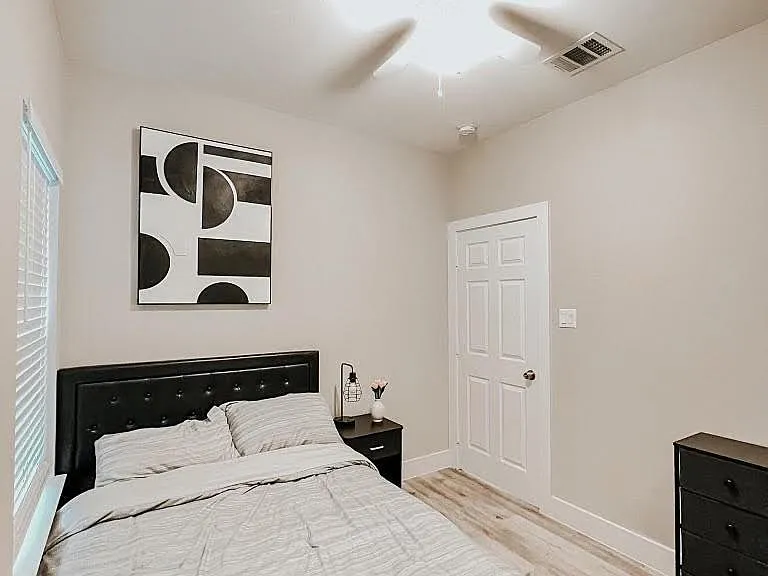 1026 Clinton Park St #B — Photo 4