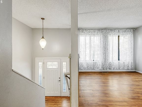 4th image of 3720 SE Oak Ct