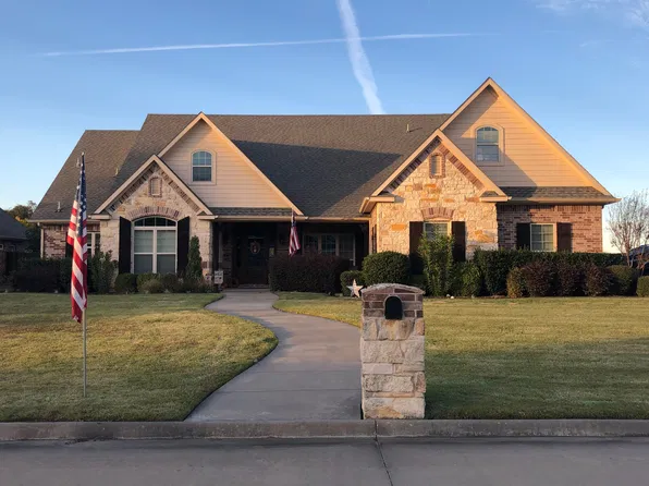 2002 Creekview Dr, Commerce, TX 75428