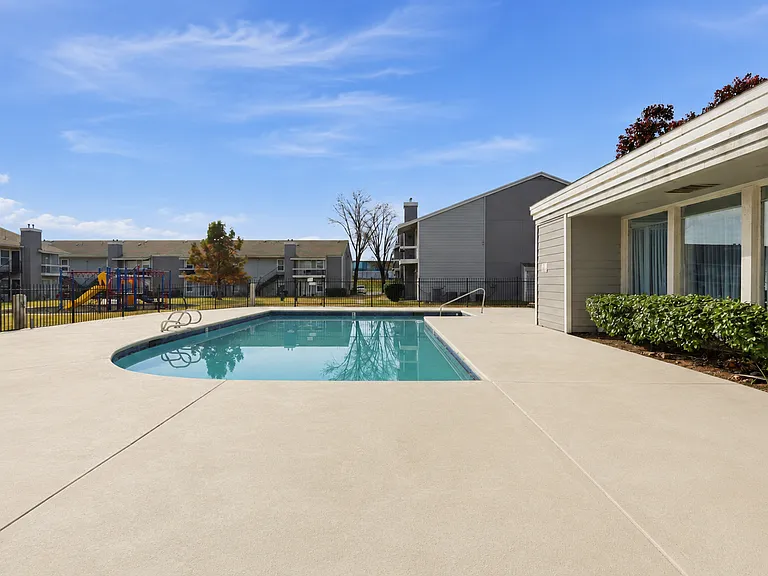 Woodland HIlls Apartments — Photo 34