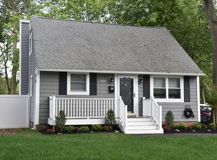 825 Udall Rd, West Islip, NY 11795