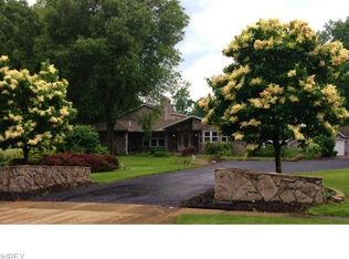 496 S Briarcliff Dr, Canfield, OH 44406