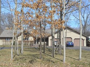 25060 W Cedarwood Ln, Ingleside, IL 60041