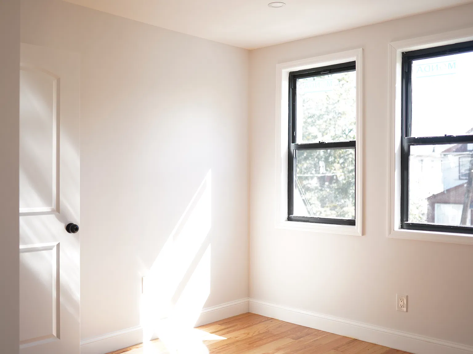 1 bed, 2.5 bath, 1600 sqft, $1,500 — Photo 2