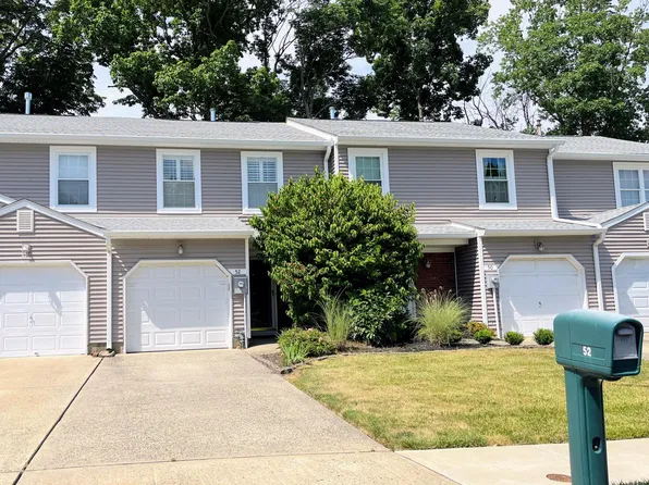 52 Birch Lane, Eatontown, NJ 07724