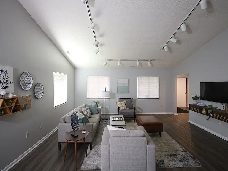 Hazelton Apartments — Photo 6