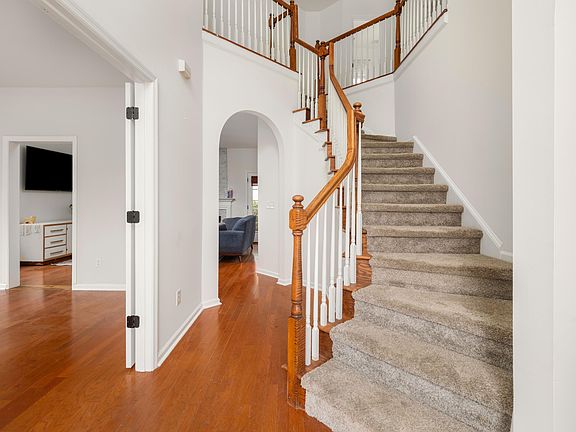 3rd image of 8705 Birnam Ct