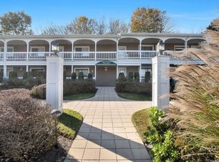 62 Canoe Place Rd APT 513, Hampton Bays, NY 11946