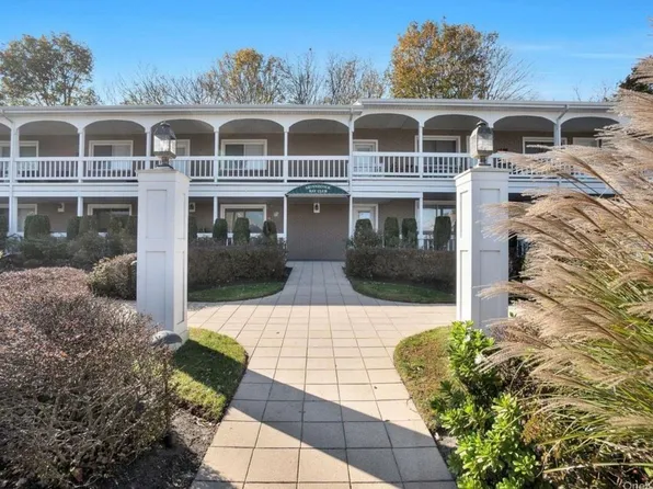 62 Canoe Place Rd APT 513, Hampton Bays, NY 11946