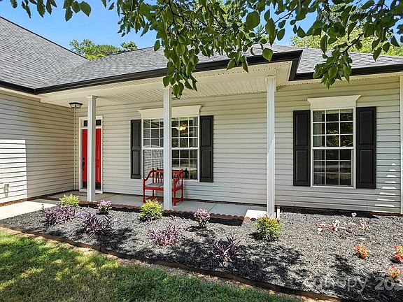 3rd image of 106 Dannyn Grove Ct