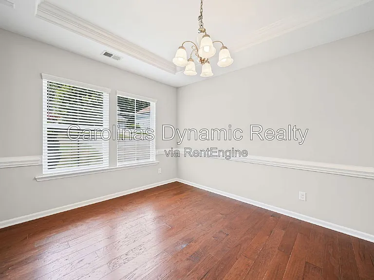 1912 Madeira Cir — Photo 6