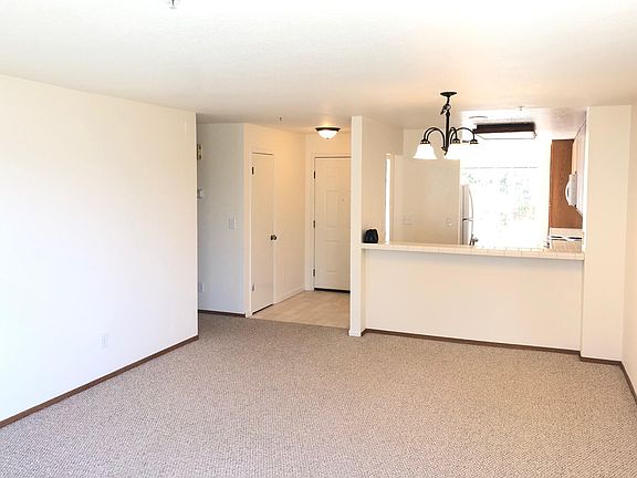 2nd image of 565 Mountain View Dr APT 8