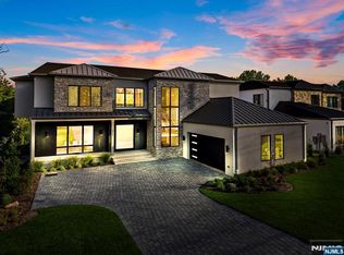 577 Floyd St, Englewood Cliffs, NJ 07632