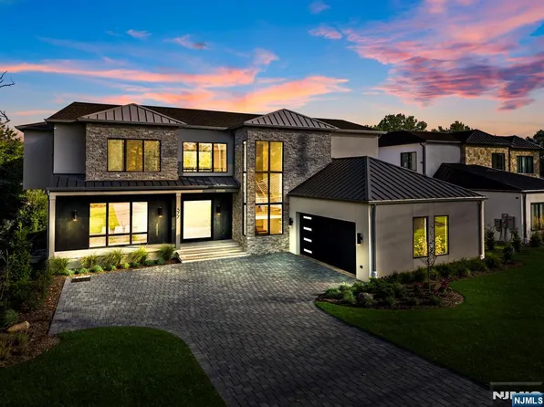 577 Floyd St, Englewood Cliffs, NJ 07632