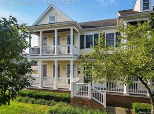 312 Beverly Ave, Auburn Hills, MI