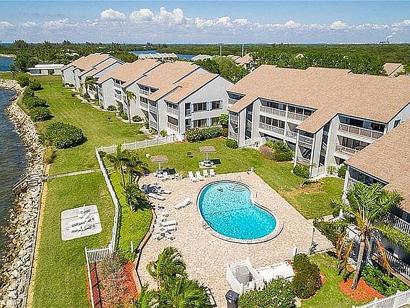 3rd image of 813 Bahia Del Sol Dr Unit A