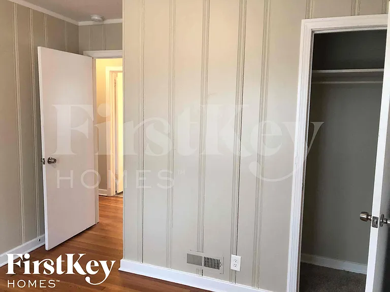 901 Elizabeth Dr — Photo 9