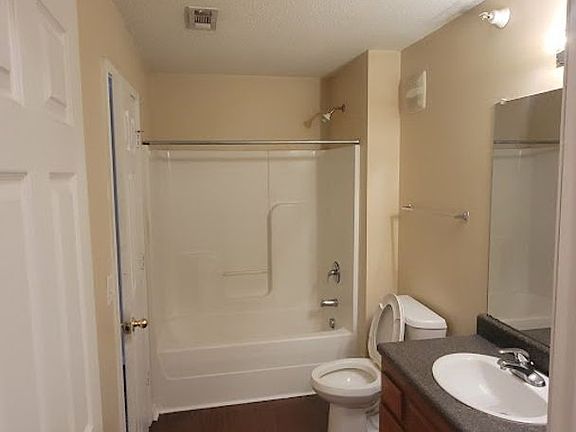 5th image of 1519 Ryan St #523