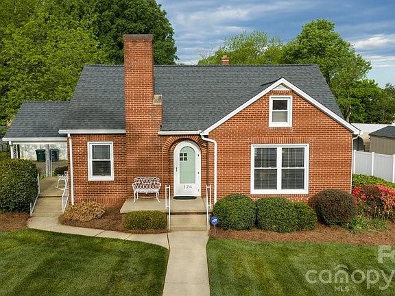 2nd image of 124 Rumple St