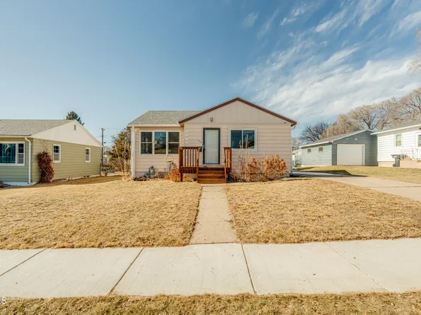 528 N 24th St, Bismarck, ND 58501