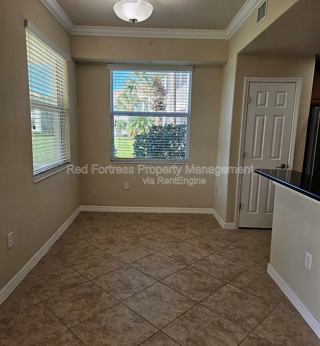 3 bed, 2.0 bath, 1752 sqft, $2,300 — Photo 3