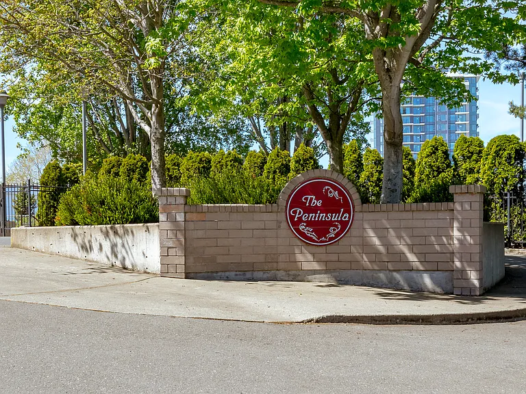Songhees Rd — Photo 46