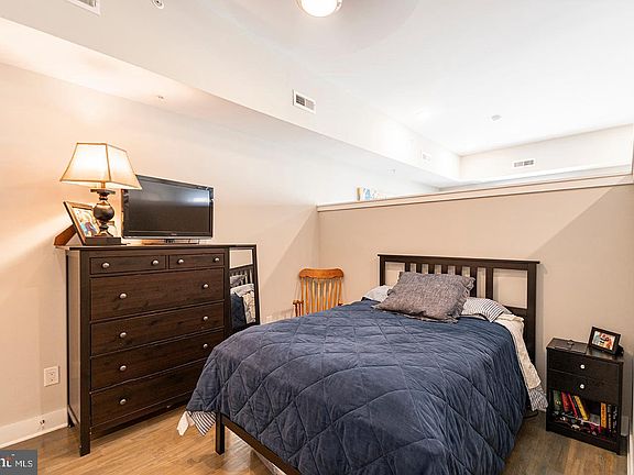 3rd image of 1607 Catharine St #3E