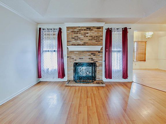 5th image of 610 White Oak Dr