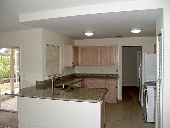 5th image of 9806 Country Oaks Dr