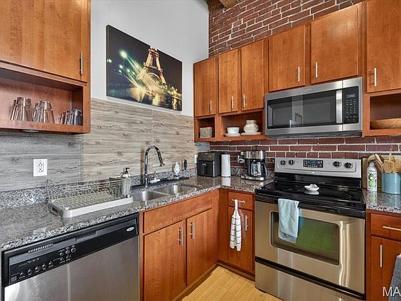 3rd image of 1113 Washington Ave Unit 406