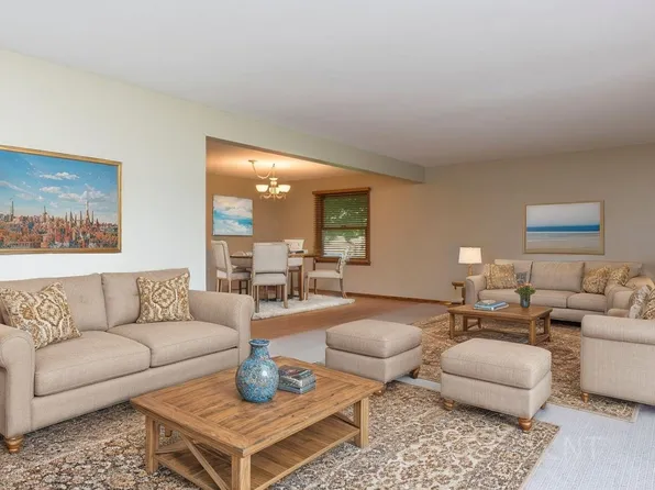 1605 E 49th St, Sioux Falls, SD 57103